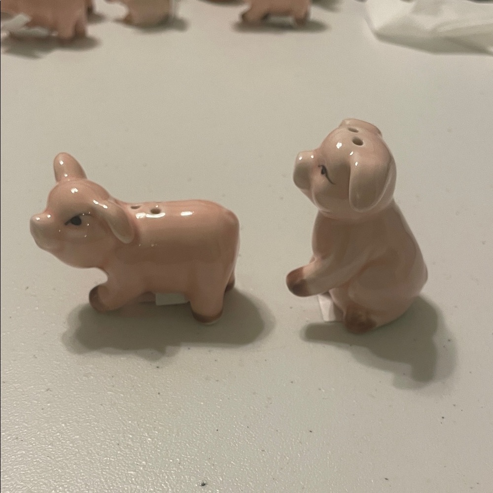 Mini Salt and Pepper Shakers Set Pigs - Picture 7 of 10
